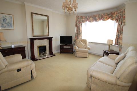 3 bedroom semi-detached bungalow for sale, Grosvenor Drive, Hornchurch RM11