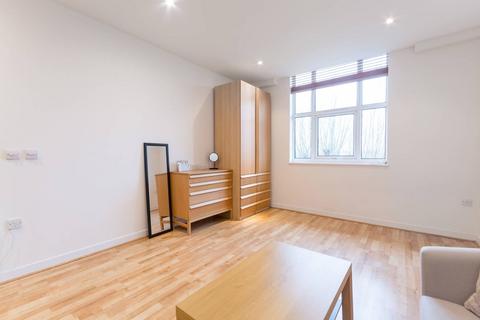 Studio to rent, Bromyard Avenue, Acton, London, W3