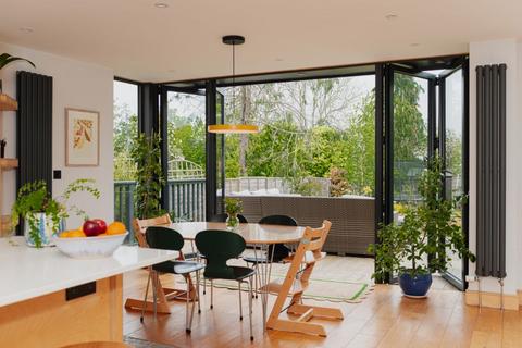 33 Hillside Road, Ashtead, KT21 1RZ