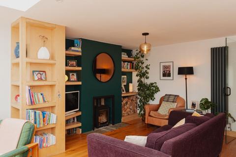 33 Hillside Road, Ashtead, KT21 1RZ