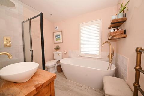 24 Warwick Road, Twickenham, TW2 6SW