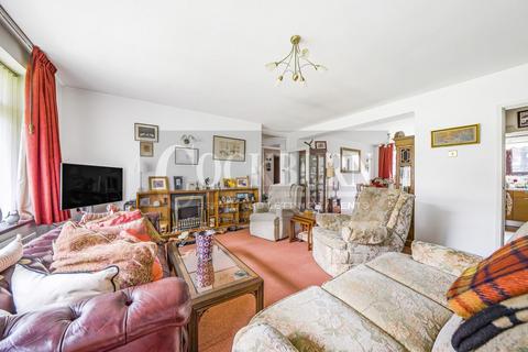 Flat 2, Chiltern Court Greenacres, London, SE9 5BE