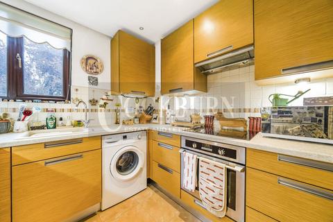 Flat 2, Chiltern Court Greenacres, London, SE9 5BE