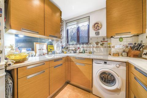 Flat 2, Chiltern Court Greenacres, London, SE9 5BE