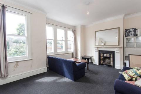 4 bedroom flat to rent, South Island Place, Oval, London, SW9