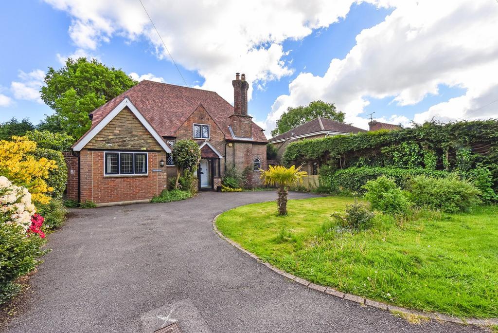 Highfield Crescent, Hindhead 4 bed detached house for sale £875,000