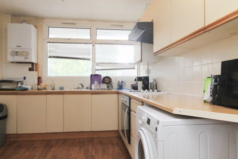 4 bedroom flat to rent, Flat 38 Shehphard House, SW11
