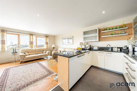 3 bedroom apartment for sale, 15 Heritage Avenue, London NW9