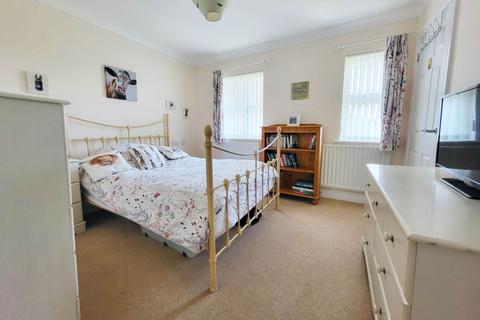 2 bedroom retirement property for sale, Queens Court, Colyton, Devon