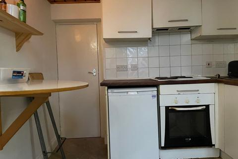 1 bedroom flat to rent, Clapham Road, Oval SW9