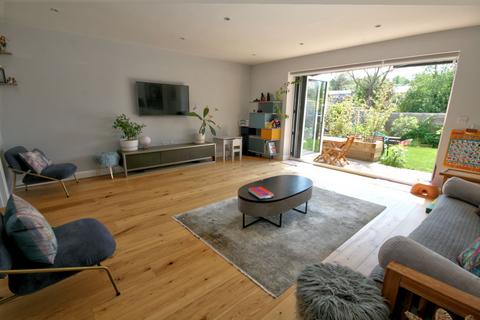 1b Kellys Road, Wheatley, Oxford, OX33 1NT