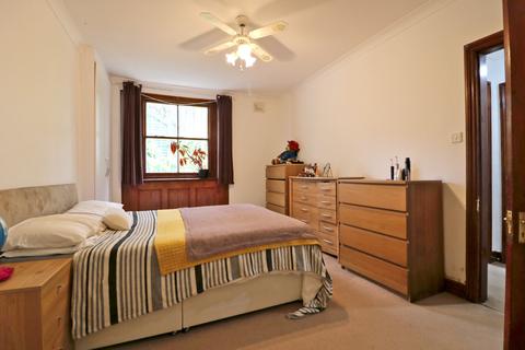 2 bedroom flat to rent, Castlebar Road,  London, W5