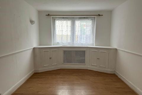 3 bedroom maisonette to rent, Icarus House, Bow