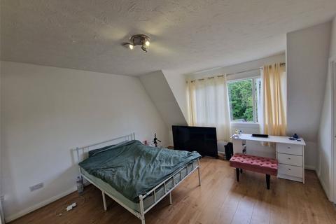 Studio to rent, Abbeyfields Close, Park Royal, London, NW10