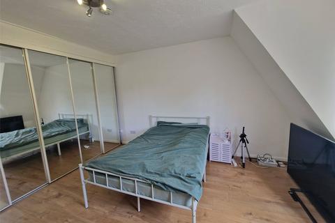 Studio to rent, Abbeyfields Close, Park Royal, London, NW10