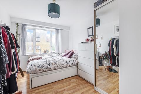 2 bedroom apartment to rent, Abbotshade Road Surrey Quays SE16