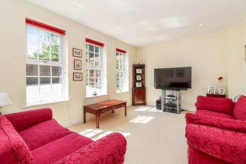 5 Barton Drive, Beaconsfield, HP9 2DW