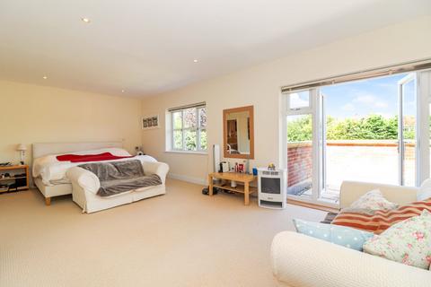 5 Barton Drive, Beaconsfield, HP9 2DW
