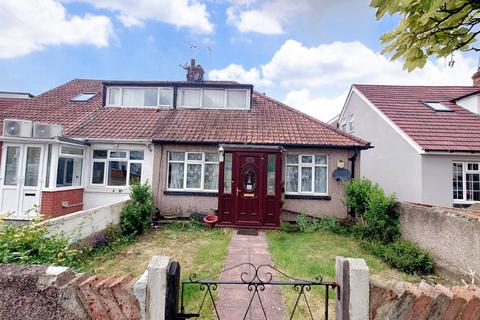 2 bedroom bungalow for sale, Princes Park Lane, Hayes, Greater London, UB3