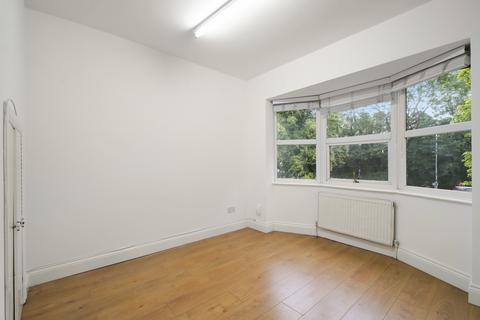 3 bedroom flat to rent, 86 Morden Hall Road, SM4 5JG