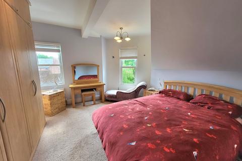 2 bedroom flat to rent, Peel Moat Road, Heaton Moor, Stockport, SK4