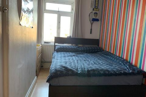 3 bedroom flat to rent, Clapham Road, Clapham North SW4