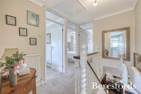 2 Jubilee Close, Romford, RM7 9LU