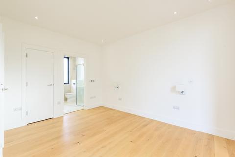 2 bedroom flat to rent, Gordon Road Peckham SE15