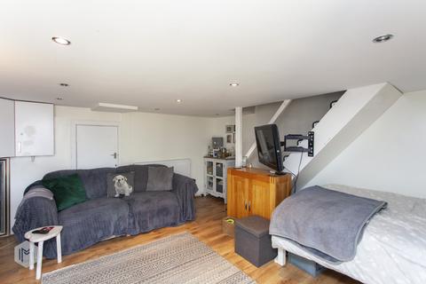 2 Fernleigh, Horwich, Bolton, BL6 6HD