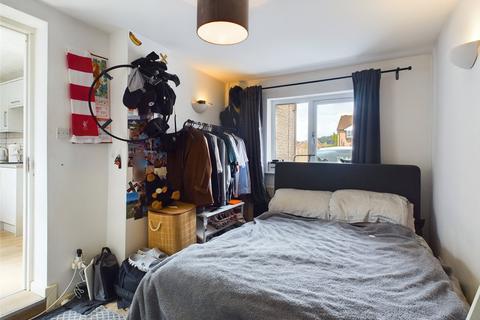 36 Buscombe Gardens, Hucclecote, Gloucester, GL3 3QG