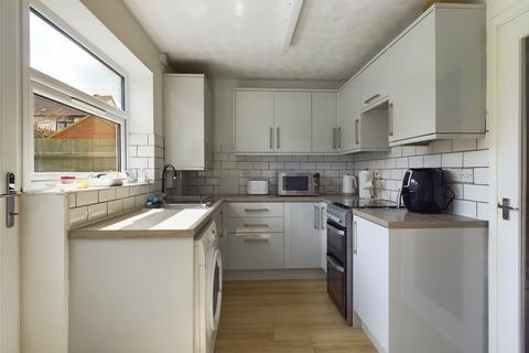36 Buscombe Gardens, Hucclecote, Gloucester, GL3 3QG
