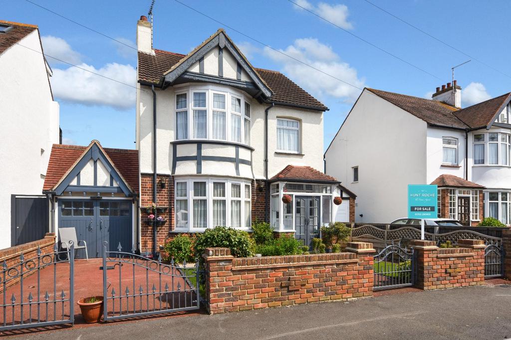 Thorpedene Gardens, Shoeburyness... 4 bed detached house for sale £