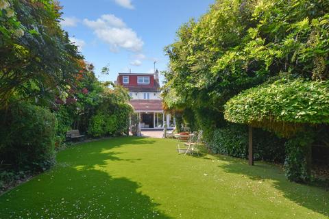 70 Thorpedene Gardens, Shoeburyness, Southend-on-sea, SS3 9JD