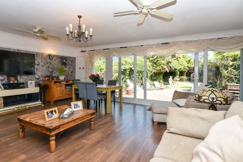 70 Thorpedene Gardens, Shoeburyness, Southend-on-sea, SS3 9JD