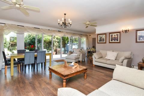 70 Thorpedene Gardens, Shoeburyness, Southend-on-sea, SS3 9JD