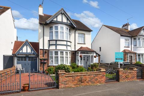 70 Thorpedene Gardens, Shoeburyness, Southend-on-sea, SS3 9JD