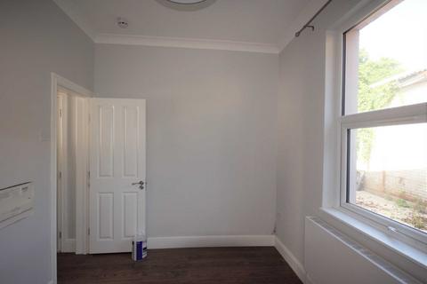 1 bedroom flat to rent, Vale Grove, London W3