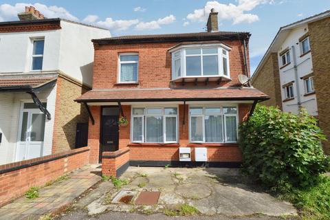 3 bedroom detached house for sale, South Avenue, Southend-On-Sea, SS2