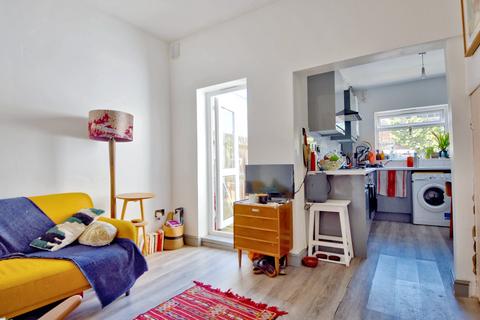 1 bedroom flat to rent, Terront Road, London N15