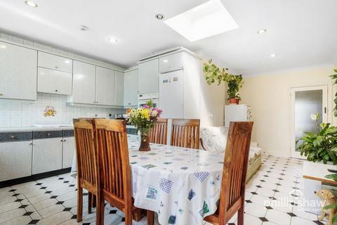 4 bedroom semi-detached house for sale, Kenton Park Crescent, Harrow, HA3