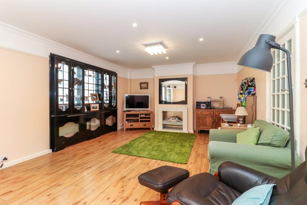 Parkside Drive, Watford, Herts, WD17 4 bed detached house £1,500,000