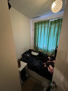 3 bedroom semi-detached house to rent, Gresham Drive, Romford RM6