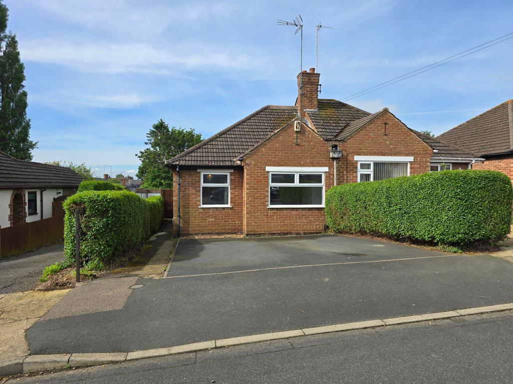 Knights Lane, Kingsthorpe... 2 bed semidetached bungalow for sale £