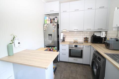 2 bedroom flat for sale, Penrith Road, New Malden