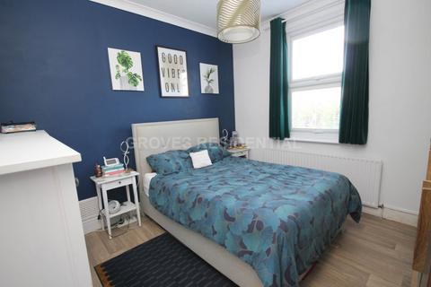 2 bedroom flat for sale, Penrith Road, New Malden