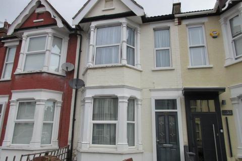 2 bedroom terraced house to rent, South Avenue, Southend On Sea