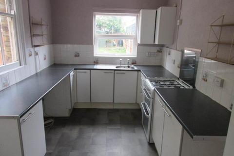 2 bedroom terraced house to rent, South Avenue, Southend On Sea