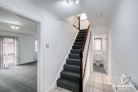 4 bedroom detached house to rent, Golden Cross Lane, Bromsgrove B61