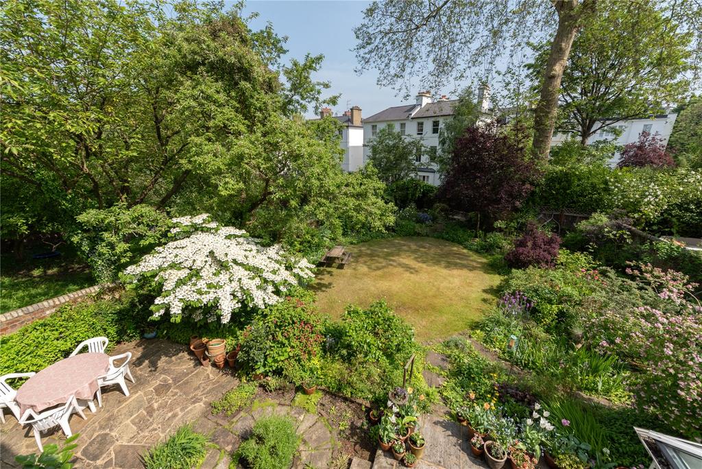Rosslyn Hill, London, NW3 3 bed apartment for sale £2,350,000