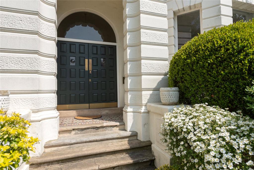 Rosslyn Hill, London, NW3 3 bed apartment for sale £2,350,000